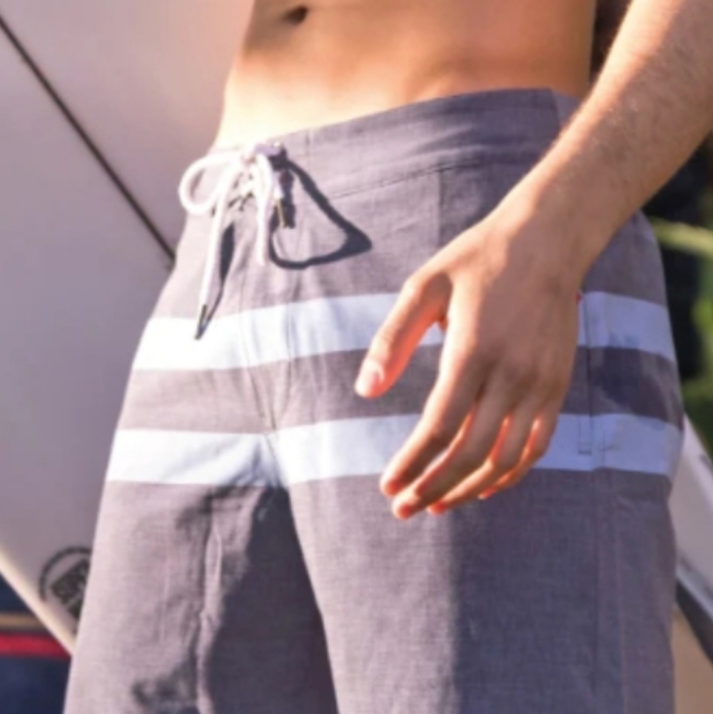 - Aeropstale mens short #124